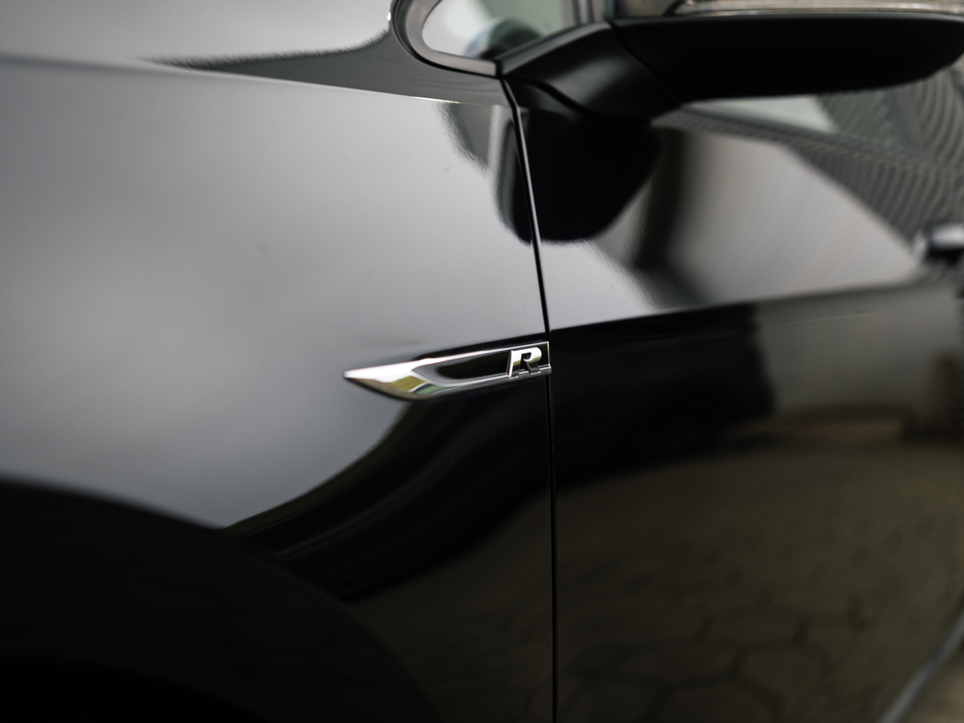 39279703-2.jpg