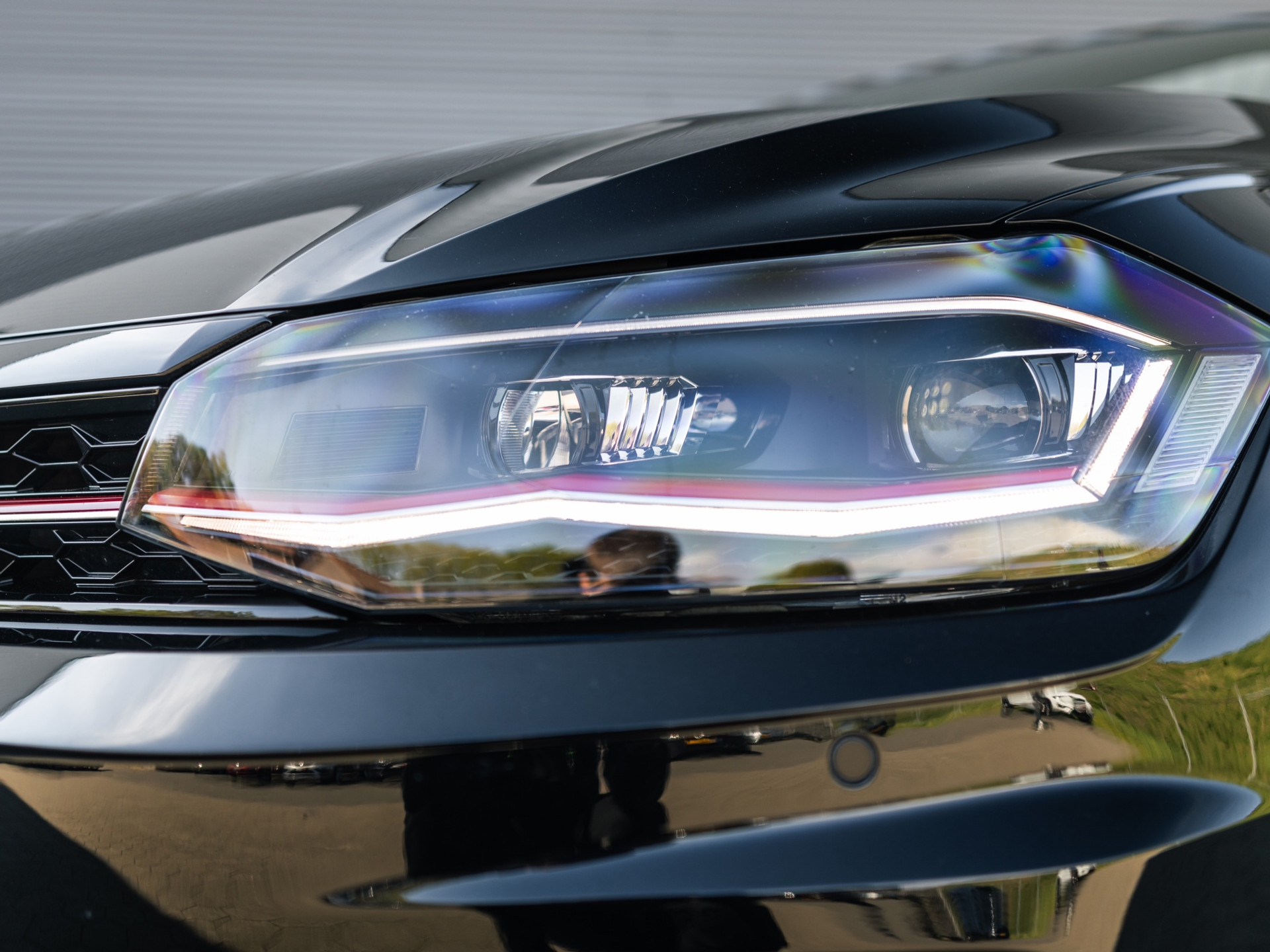 44391593-2.jpg