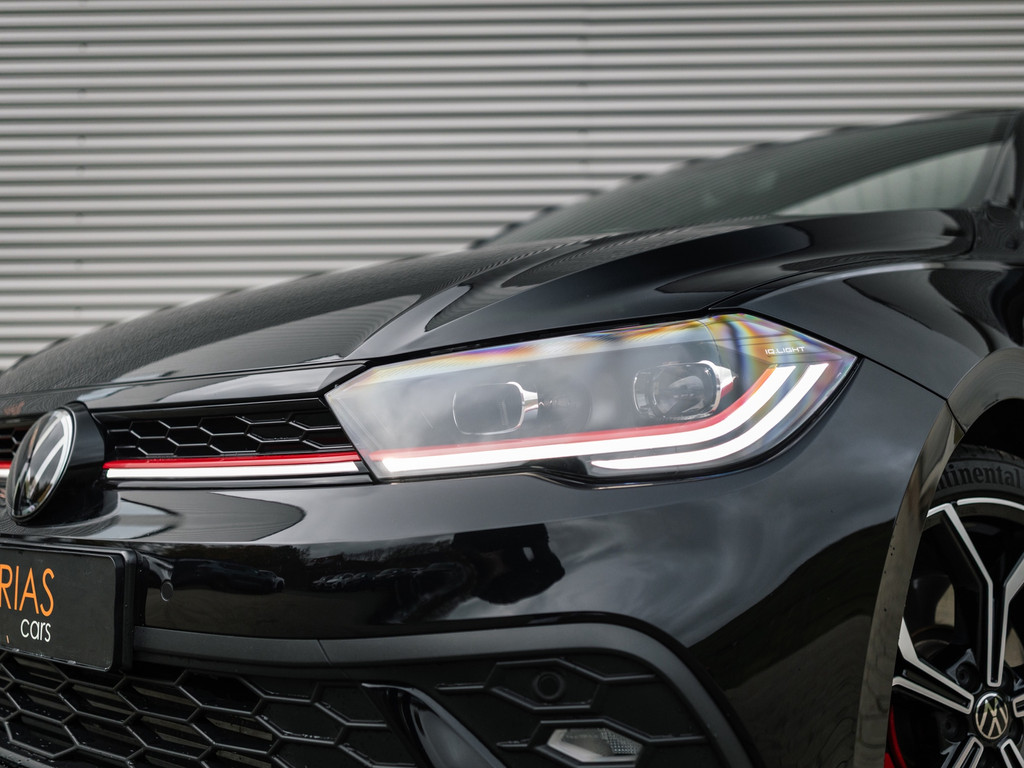 49424826-2.jpg