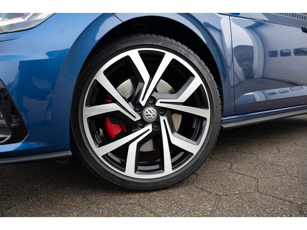 51199634-3.jpg