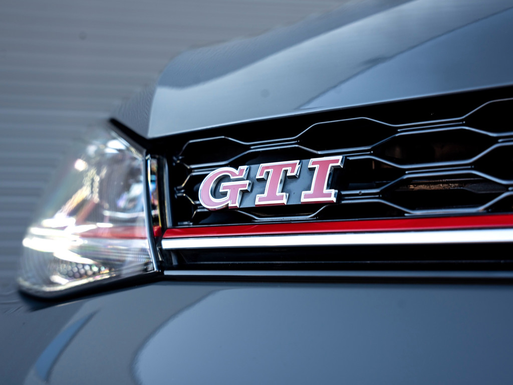 52660040-2.jpg