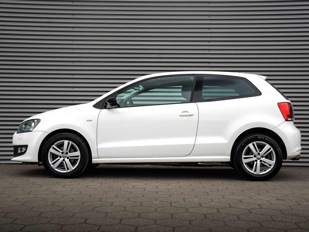 52787107-2.jpg