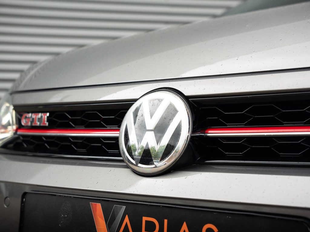 53481842-2.jpg