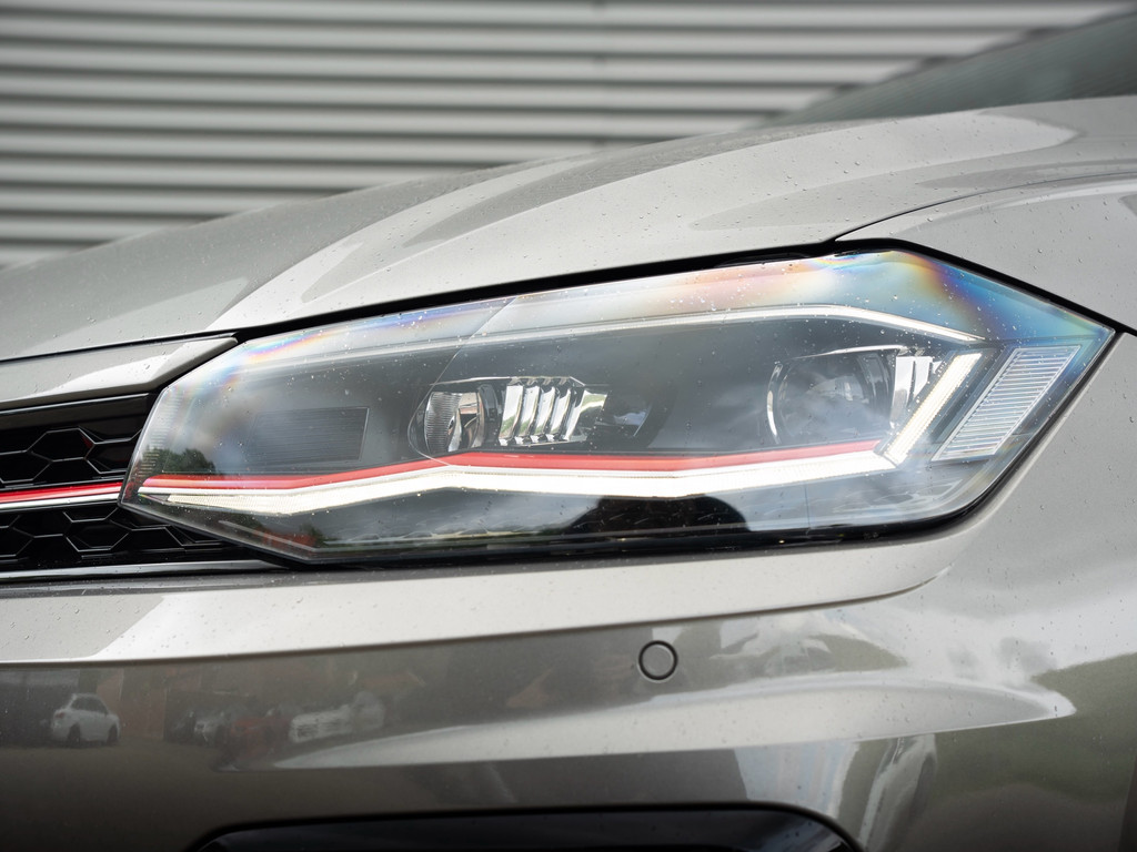 53481842-4.jpg
