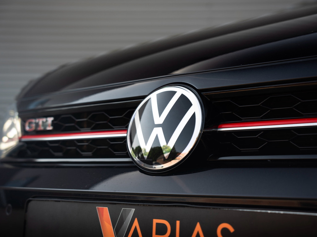 53753549-2.jpg