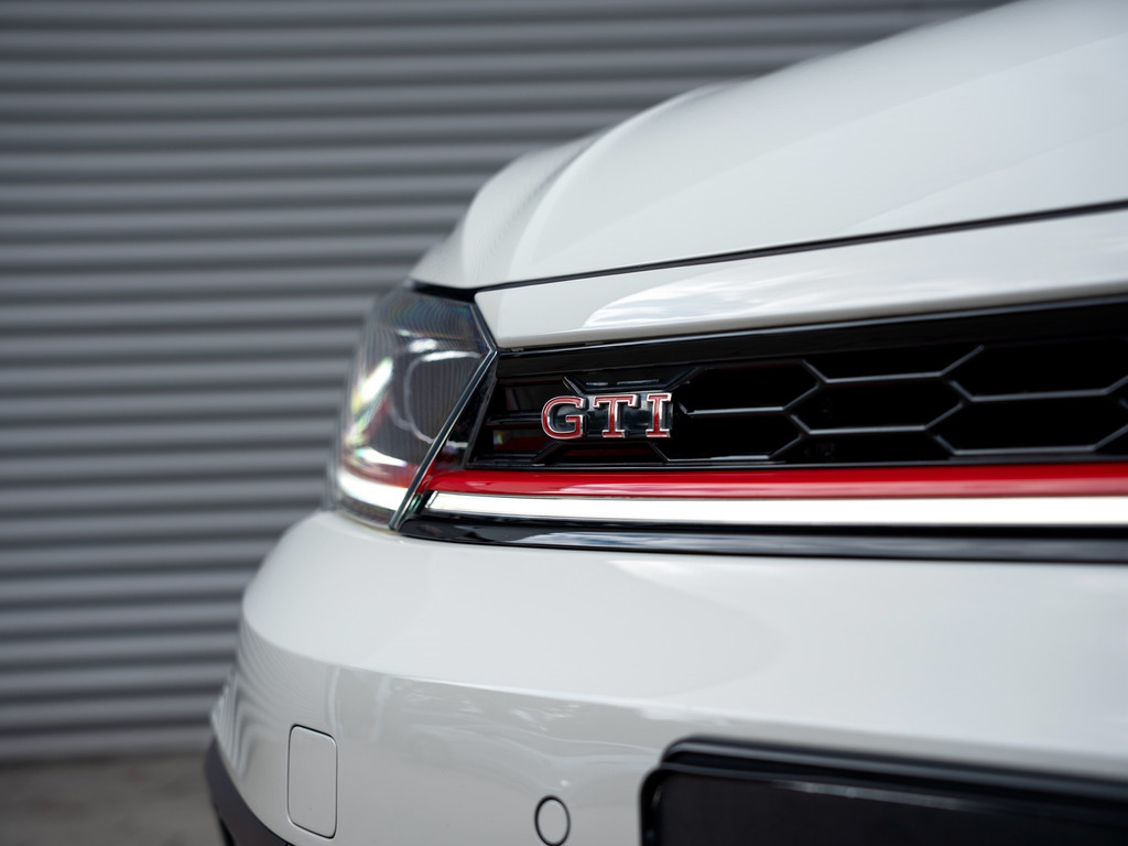 54743455-2.jpg